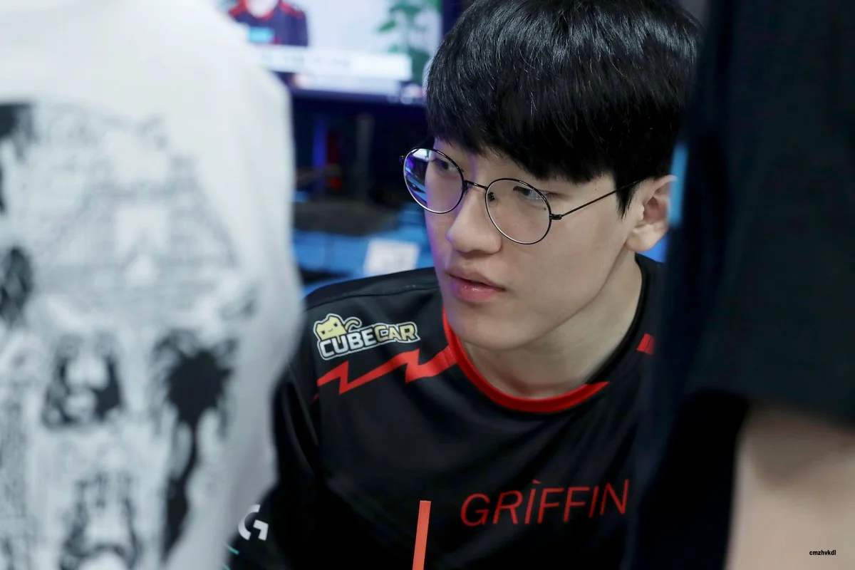 lpl|Tarzan加入LPL是来捞钱?看到韩服四个账号后,黑粉终于闭嘴了!