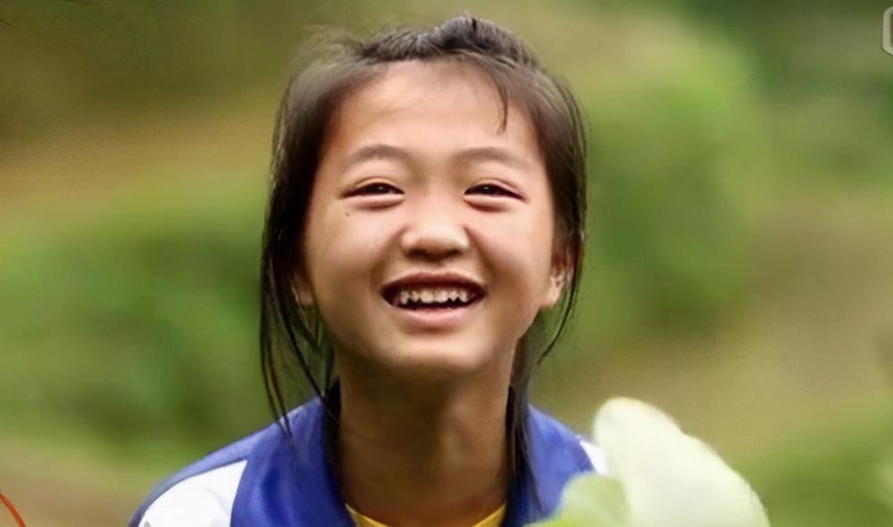 变形计|她是《变形计》中“神仙妹妹”，农村娃华丽转身，今穿名牌化浓妆