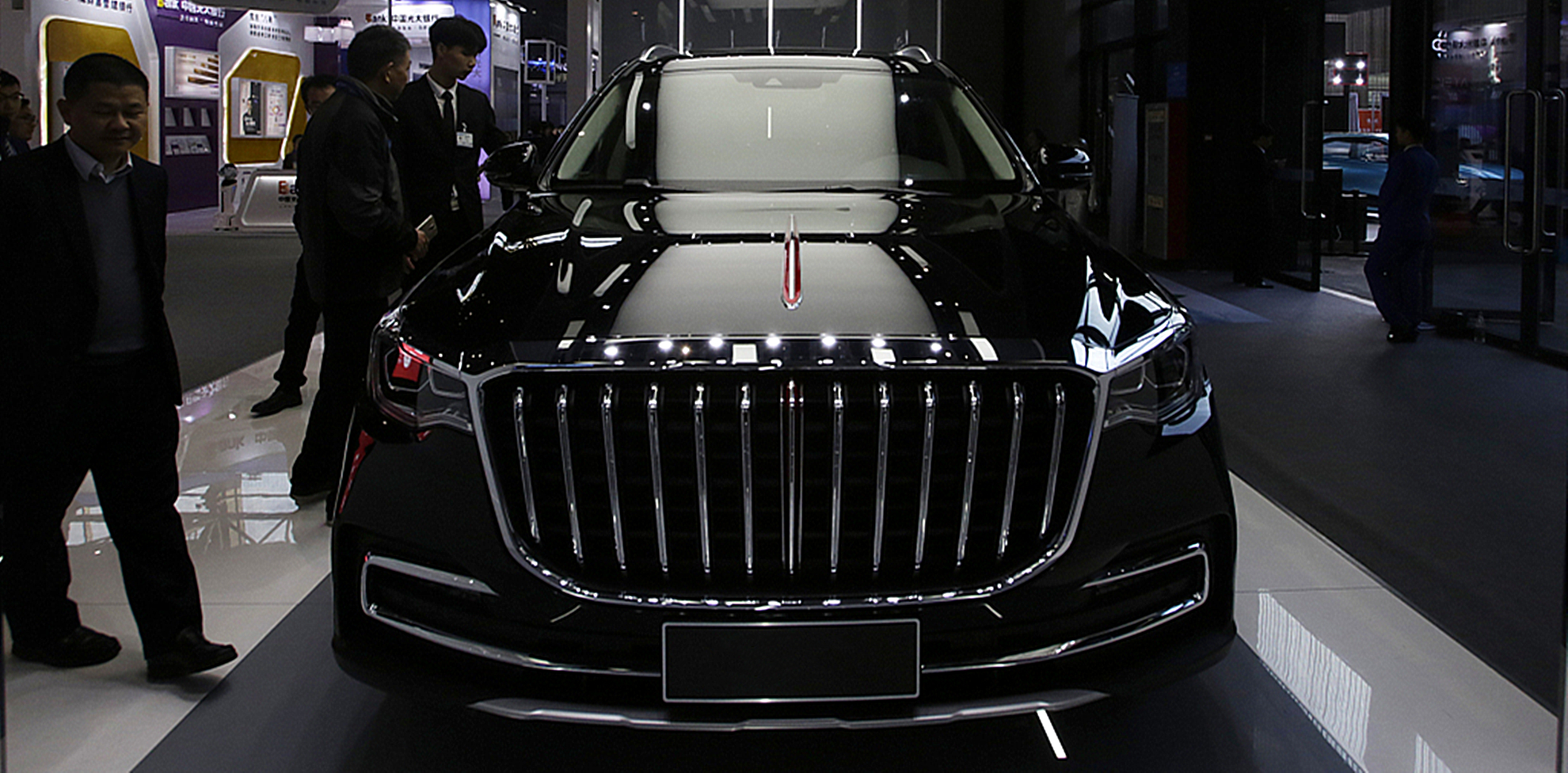 轿车|红旗始终没让国人失望！新款SUV比X5还气派，3.0TV6让Q7捏把汗