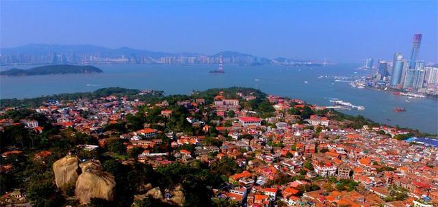 二线城市|因旅游出名的一座二线城市，一线物价三线的工资，年轻人快崩溃了