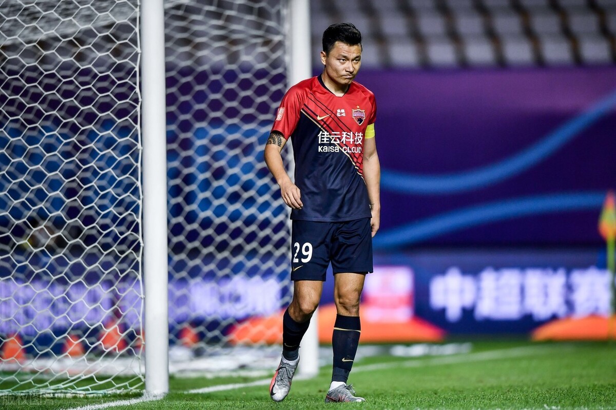 郜林|郜林火了!2场对阵鲁能的比赛,收获2个以自己名字命名的动作