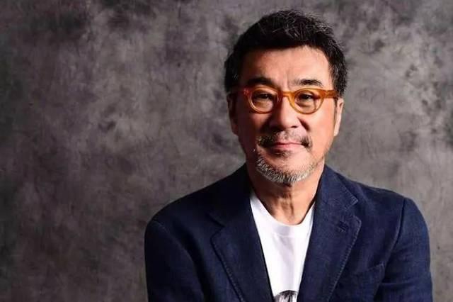 『』被人民日报点名, 伍佰开演唱会插不上嘴的背后, 是对乐坛\高级羞辱\