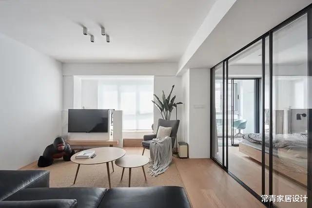 「」我家92㎡两居室，搞极简装修花了40万，亲戚笑话我被坑还傻乐