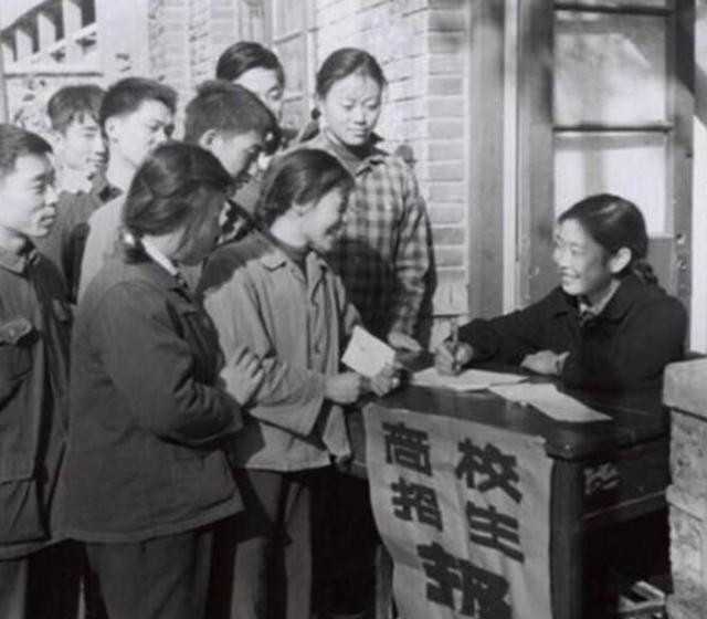 []14年前那个故意交白卷的女孩，写8000字反对高考，她现状如何了？