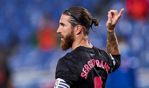 皇家马德里|1-2！皇马巨星门前5米踢飞：20分钟后连丢2球 瞬间陷入绝境