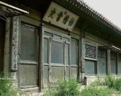 『故宫』故宫仍有4成区域不开放，门缝后的景象，破败的让人心惊