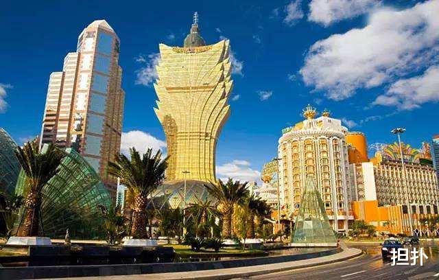 赵丽颖|何超琼用8千万赚3百亿，梁安琪拿何鸿燊3百亿，却盖了个烂尾楼