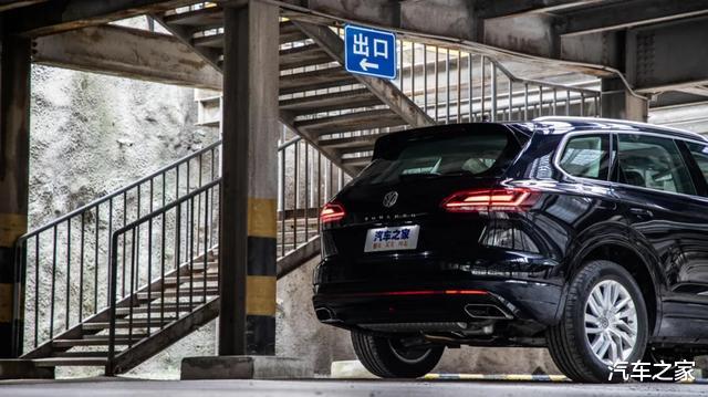 大众途锐|与Q7、卡宴同平台，它却便宜好几十万，百公里9个多油，太香了！