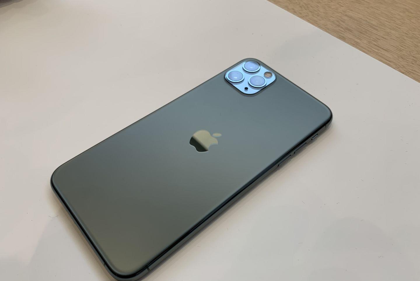 5G|6个月两次！苹果又修改iPhone规定，iPhone时代真被华为终结了