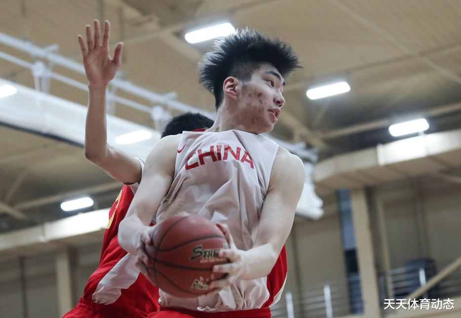 #余嘉豪#中国男篮U17国青产生内讧，余嘉豪和吴勇豪因女友产生矛盾，两人互怼！