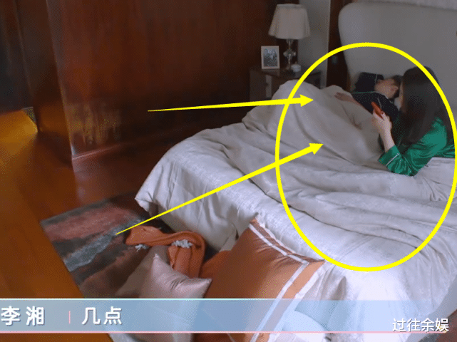 王嶽倫睡醒叫李湘起床，鏡頭拉遠拍到地上東西，攝影師愣神3秒鐘-圖4