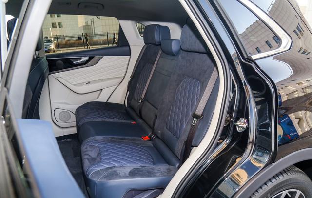 『本田CRV』红旗低价SUV成功逆袭,Q5的档次卖CR-V的价,单月销量已超越奇骏