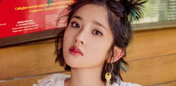 周冬雨▲“月牙眼”最好看的四大女星，唐艺昕迷人，最后一位错认成周冬雨