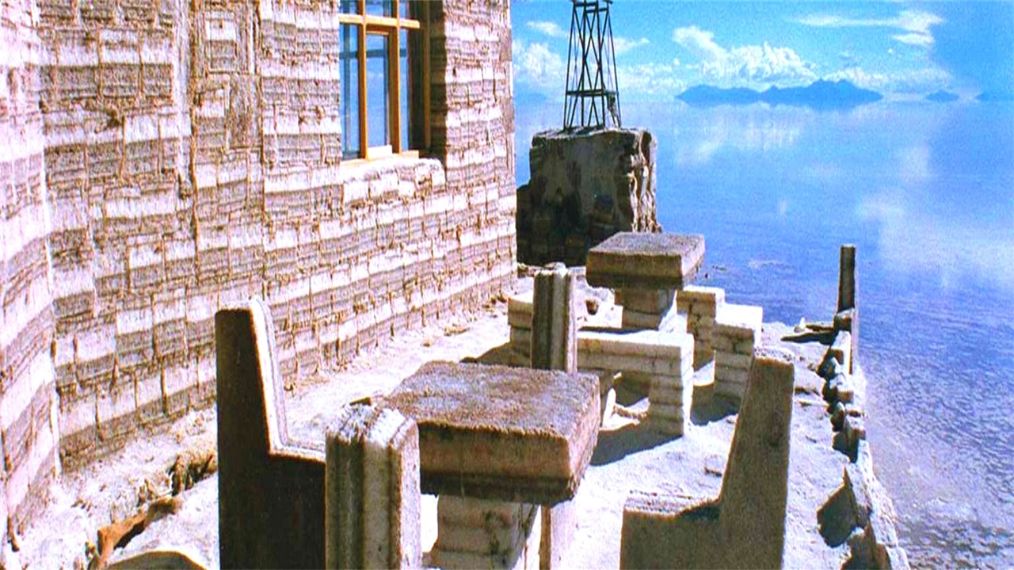 |全球唯一用盐建成的酒店，不怕日晒雨淋，却不能接受游客这种行为