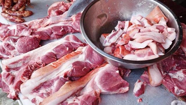 猪肉|猪肉便宜了，直跌5块，猪价又加速下行，年前猪肉能降到15元吗