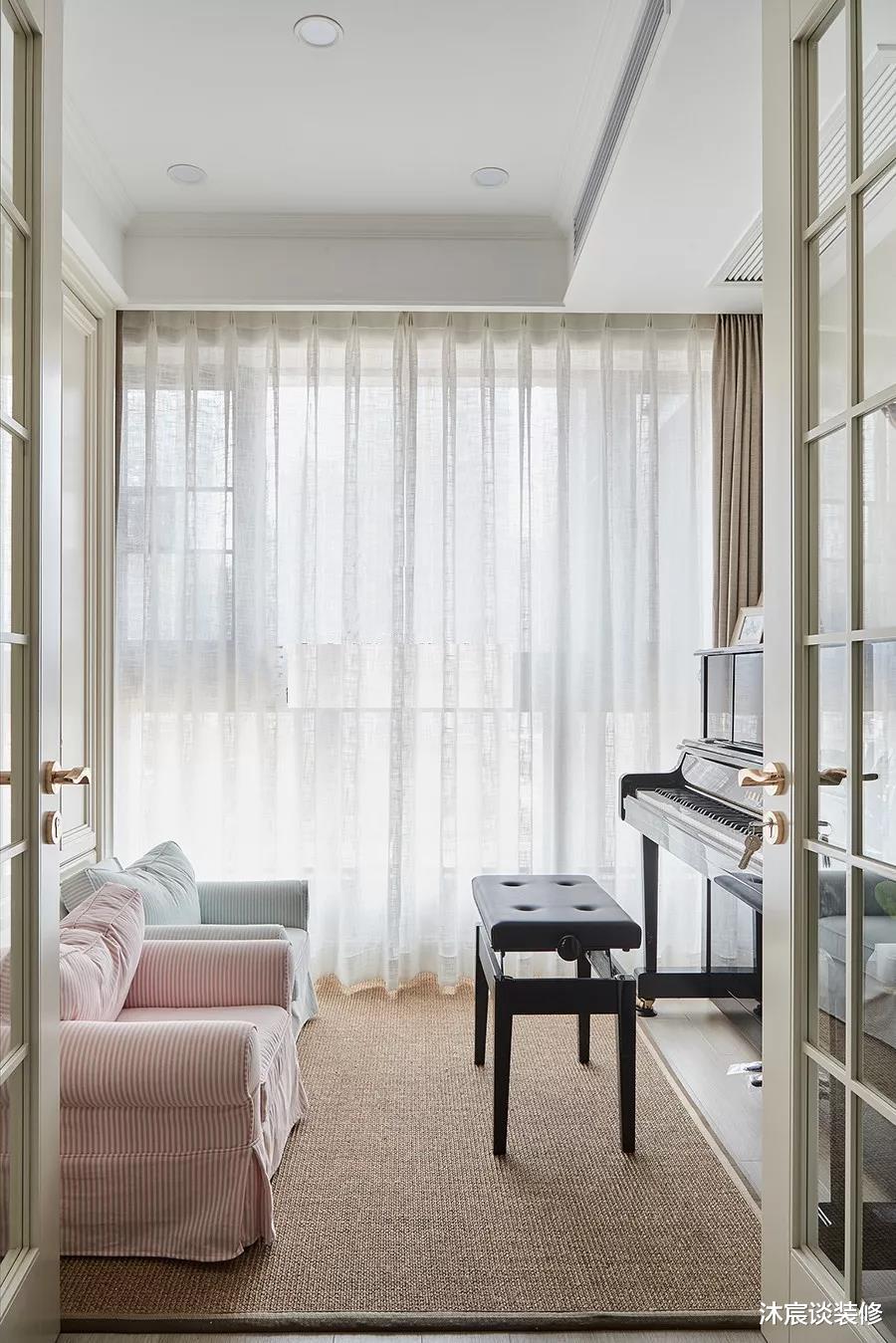 |她放弃复式选择大平层,装修后家人乐开花,全屋白色美式澄明素雅