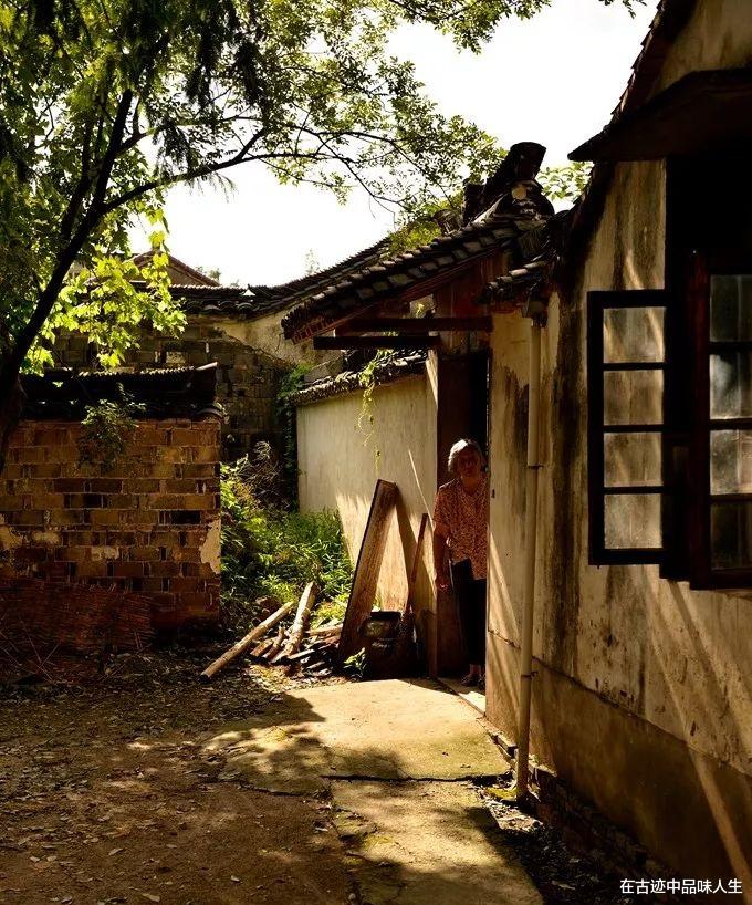 #古镇#一座走向衰落的千年古镇，曾经堪比乌镇繁华，现在却如老去的江南