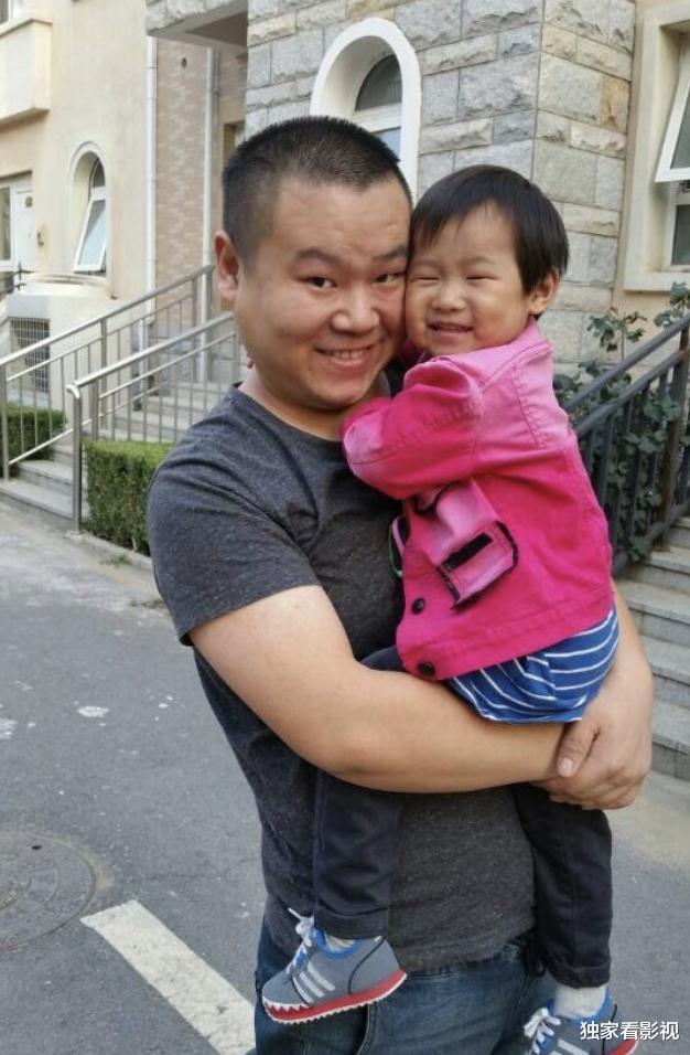 岳云鹏|岳云鹏9岁女儿越长越漂亮，爱妻从手术中恢复，一家四口羡煞旁人