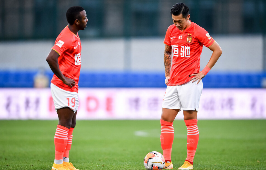 广州恒大|绝佳领奏！恒大28分钟踢出疯狂四重奏：3外援+助攻王围攻7人防线