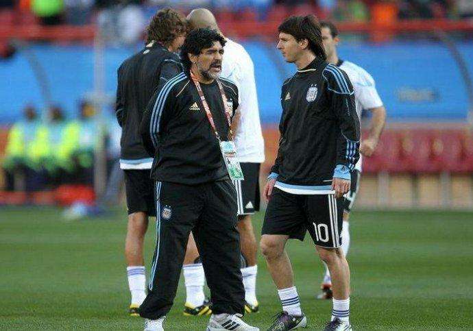 【巴西队】卡福:在梅西的前辈中,只有马拉多纳的技术,能压倒所有巴西球员