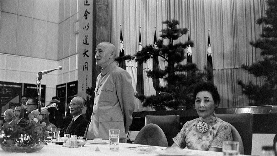 康生|蒋介石因舅母给周总理写了一封密信，总理看后，立即送她到台湾