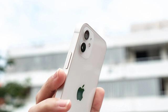 iphone12|买iPhone12还是选11?内行人给出很中肯的建议,说到心坎了