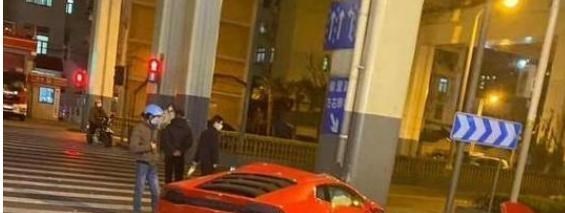 [超级跑车]租超跑炫富结果撞报废，花5千8租的车，最后倒赔几十万