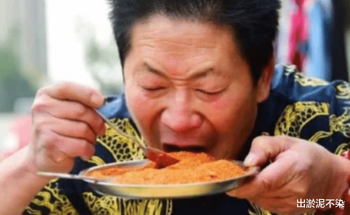 辣椒|“中国辣王”一天吃五斤辣椒，嫌不辣配白酒喝，现状让人不敢相信