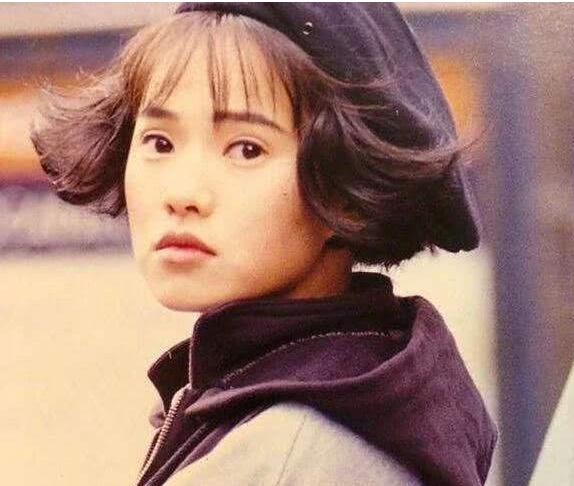 伊能静■伊能静18岁儿子做美甲戴戒指身材妖娆，网友：多大仇，养成这样？