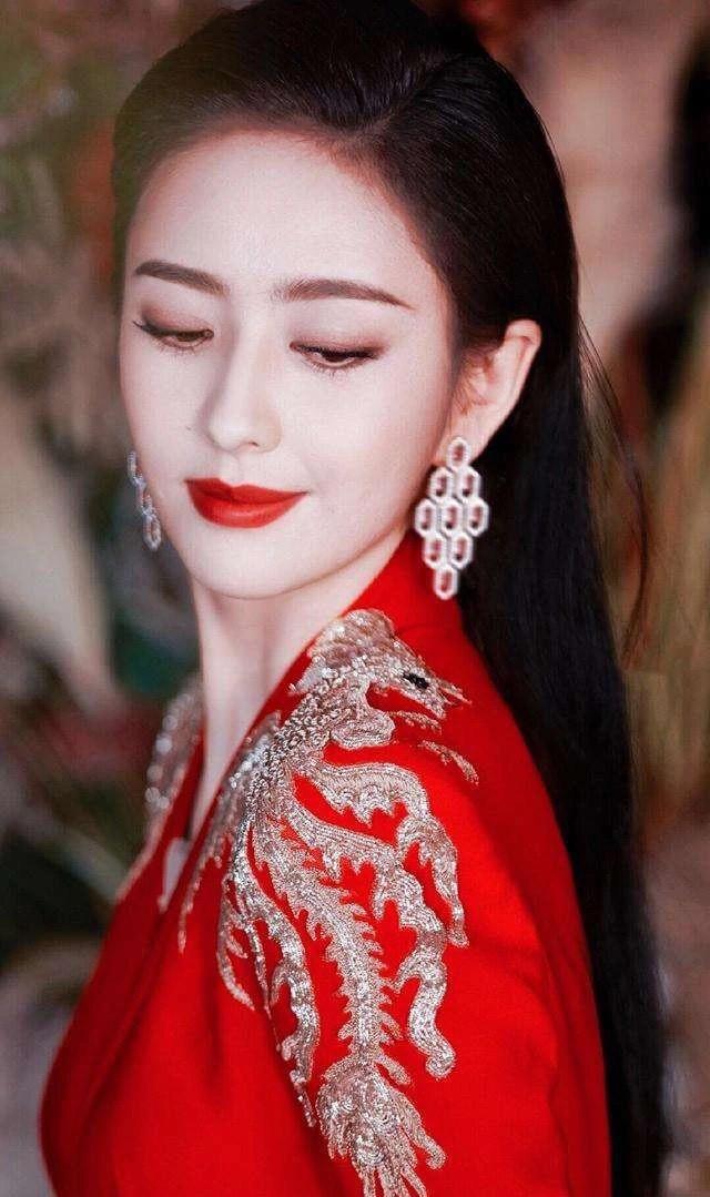 谢永强：小八卦：佟丽娅资源、沙溢、赵丽颖冯绍峰、李易峰女友、杨幂新剧