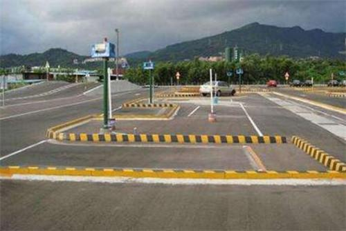 「吉利博越」即将考科目三，教练让我租一辆考试用车来练习，有必要吗？价钱150元一小时？