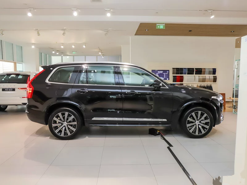 新车▲连跌12.8万让奥迪害怕,入华10年骂声为0,跟高铁一样舒适,却没人懂