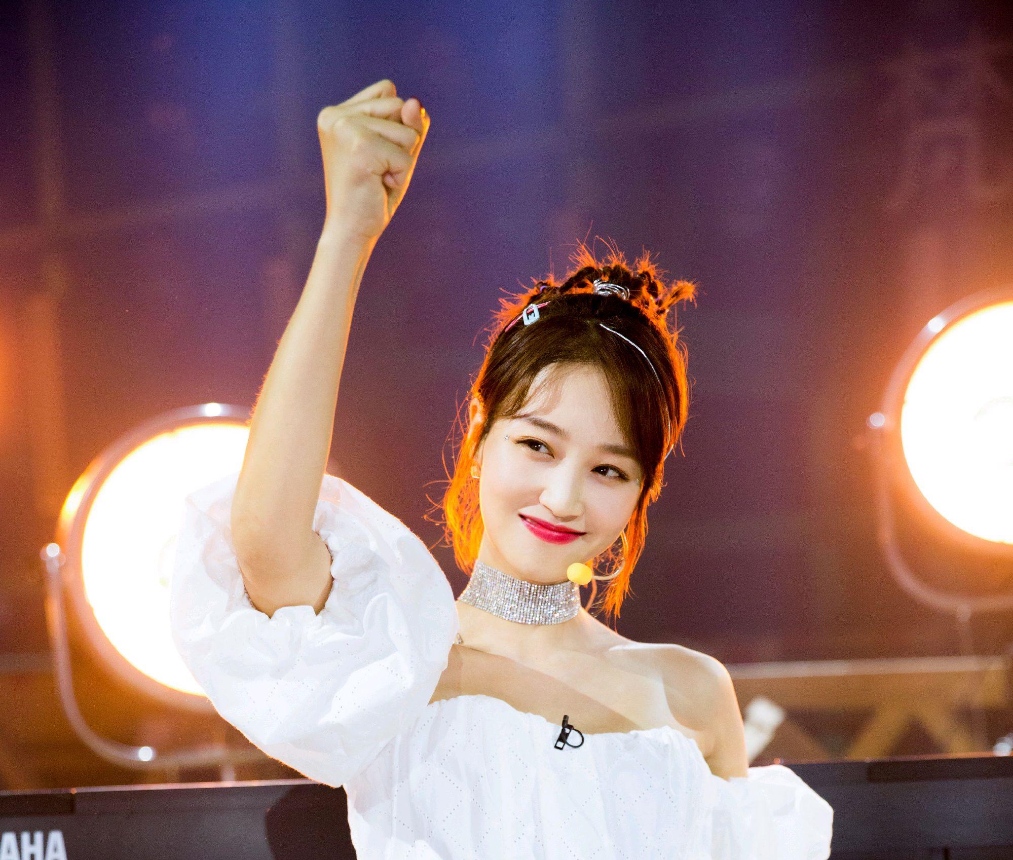 郑希怡|《浪姐》30岁蓝盈莹又被骂上热搜:这一次,确实是她不“懂事”了