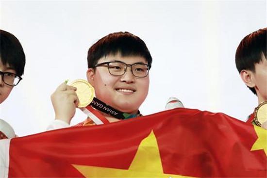 「Uzi」Uzi正式宣布退役！微博自述退役原因，看哭网友：再见了我的青春