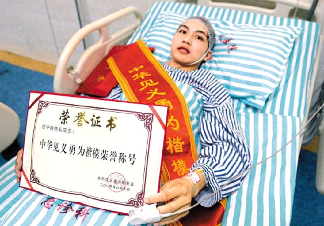 少数民族@满足以下三种条件中任意一种，二本分数也有可能上军校