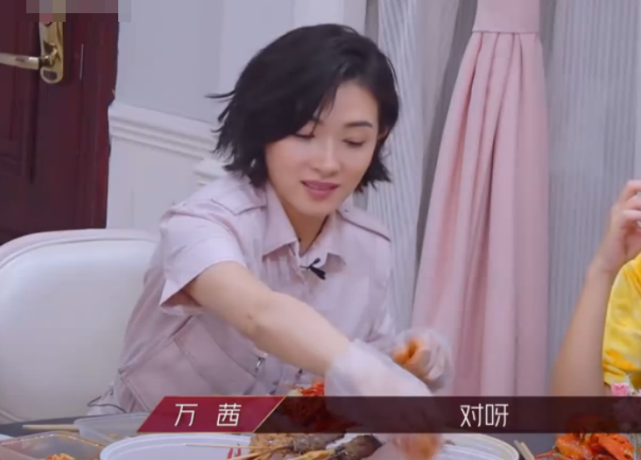 金莎|金莎才是《浪姐》团宠:海陆为她剥虾没啥,看到万茜举动, 我羡慕了