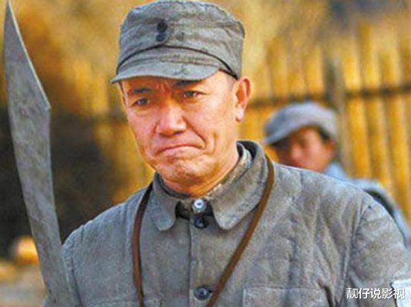 「李云龙」亮剑：李云龙婚宴，老版在啃干粮，新版吃的东西连日军都吃不起