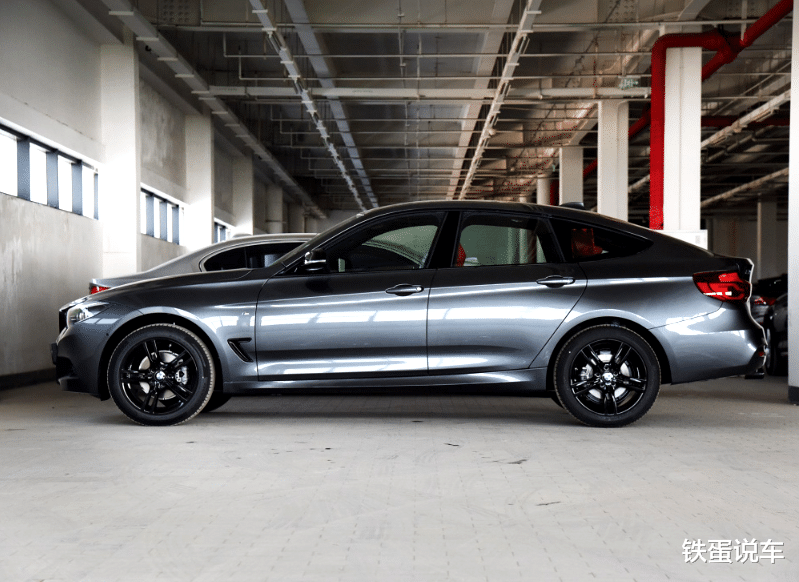 「雷克萨斯IS」整车原装进口,后备厢躺两个胖子还挺宽松,宝马3系GT上市