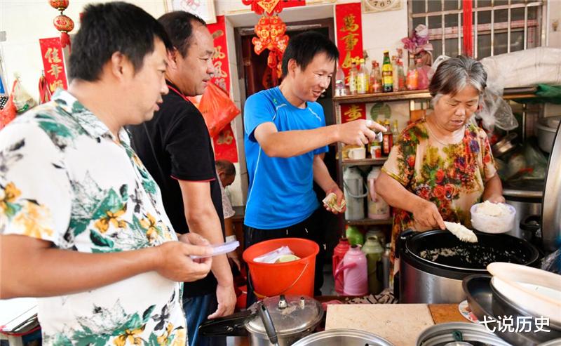 弋说历史|一母亲借了个锅，让这对夫妻“亏本”17年，却意外收获无数人眼泪
