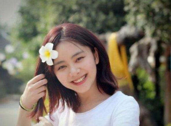 [谭松韵]赵丽颖谭松韵是同一类型？看到他们的侧颜照，完全不是一个画风