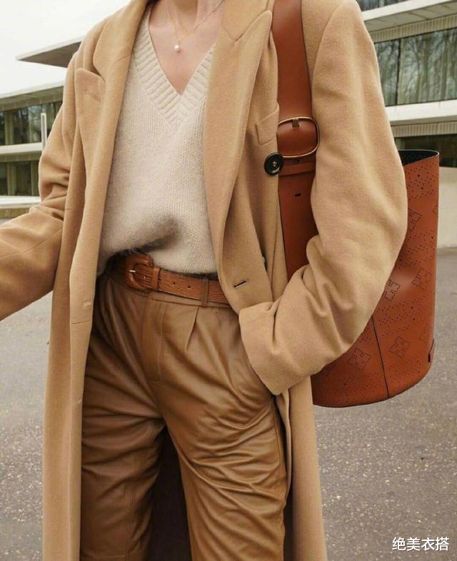 李佳琦|卡其色不适合黄皮肤？你错了！最正确的“卡其色”穿搭，非常实用
