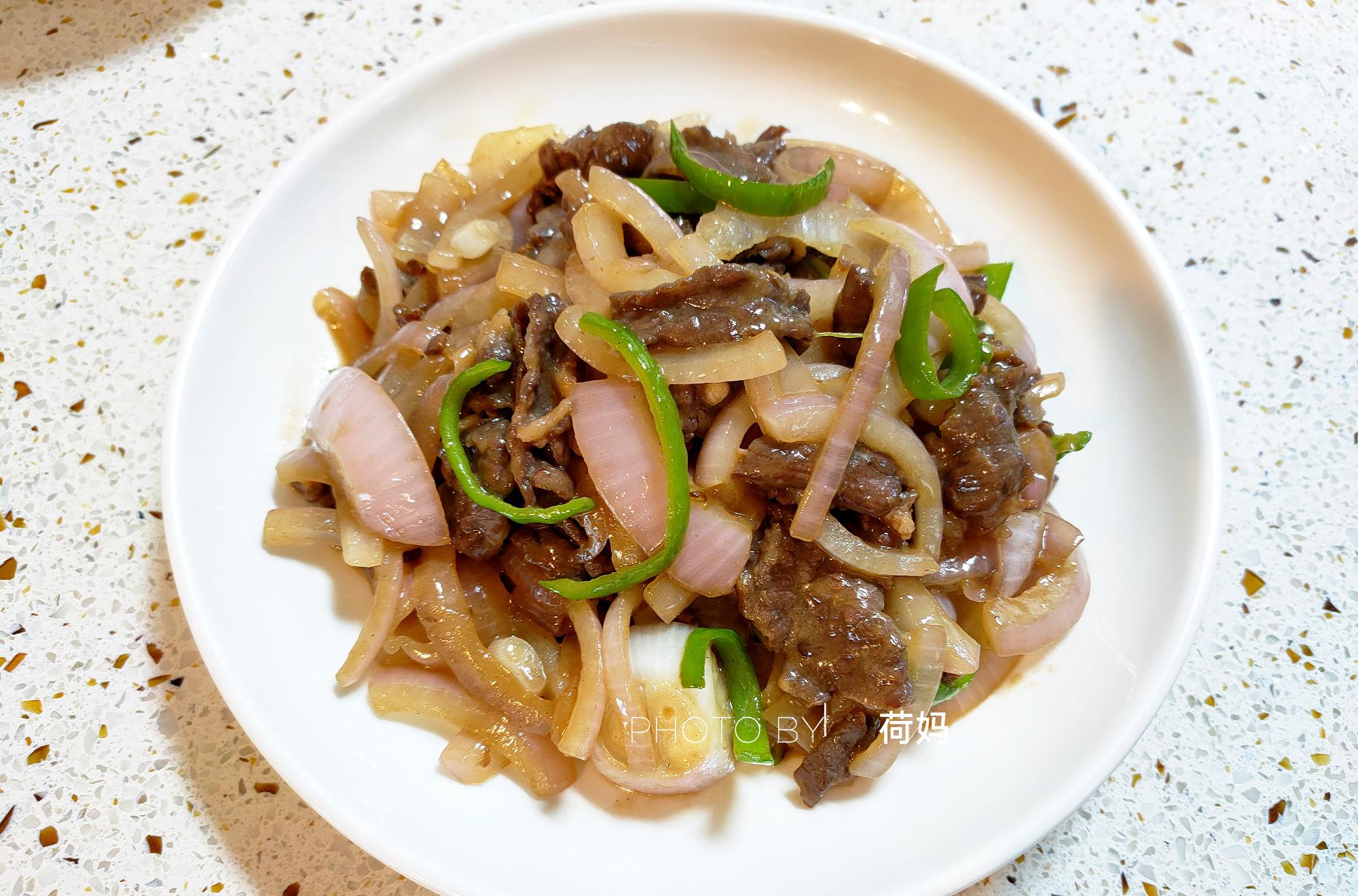 牛肉▲同事加班要来家里吃饭，媳妇儿1个半小时做了6道菜，成本不过80元