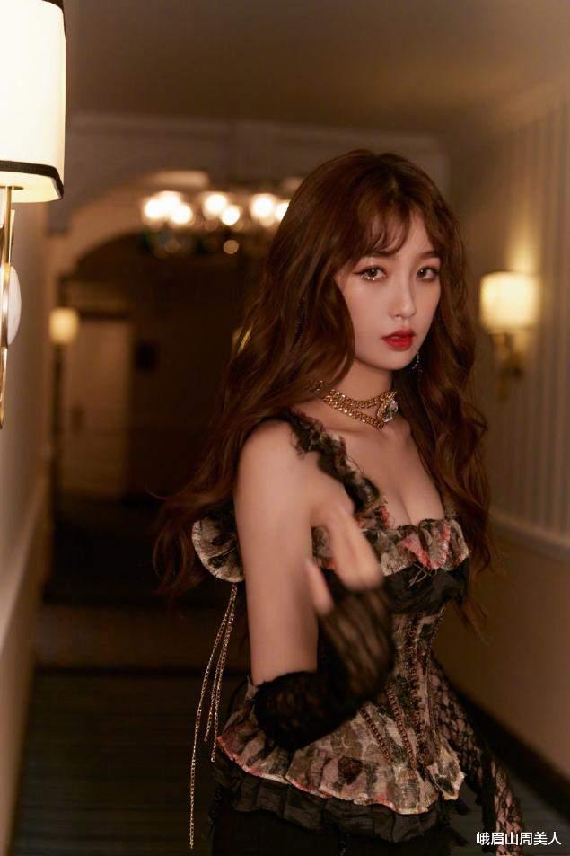 胡兵|丸子头已经不流行了，今年这几种发型是真火，简单大方显脸小