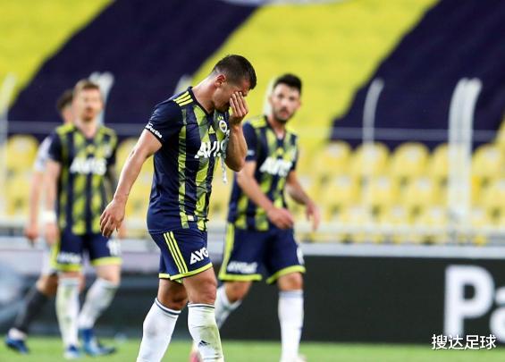 费内巴切■39岁老队长哭成泪人!他们在89分钟落后1-2,95分钟完成3-2逆转