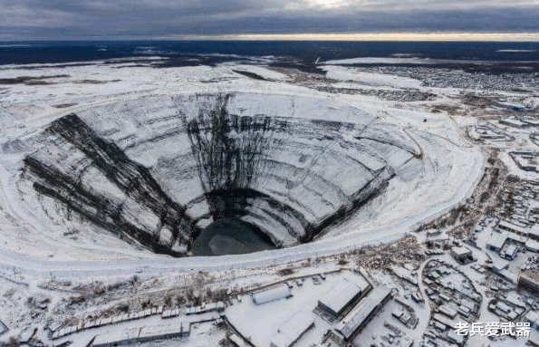 钻石|当初苏联挖到地球9500米，周边全是钻石黄金，为什么不挖了？