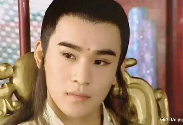 「钟汉良」钟汉良和小16岁谭松韵“官宣恋情”，我却想起当年的绝世白月光……