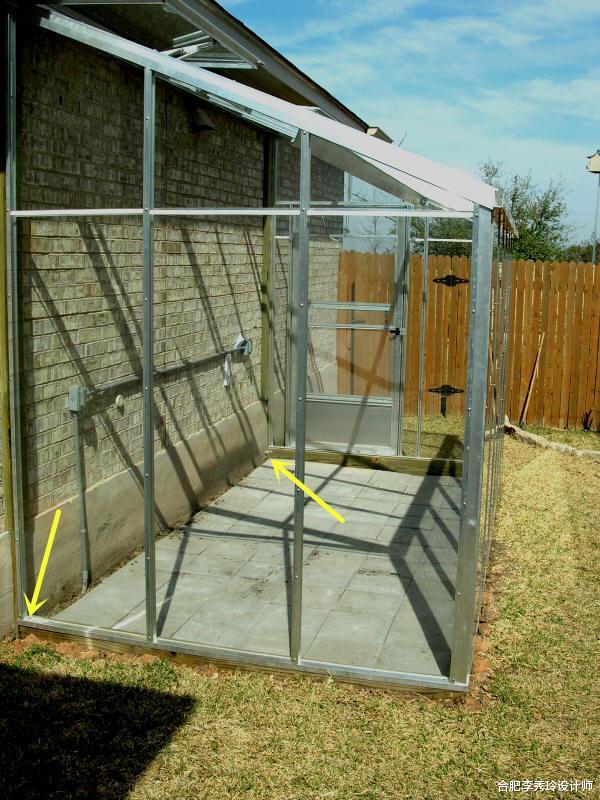 违章建筑：我就不信这也算违建，院里盖玻璃花房，四周通风只用来养花，物业管不着