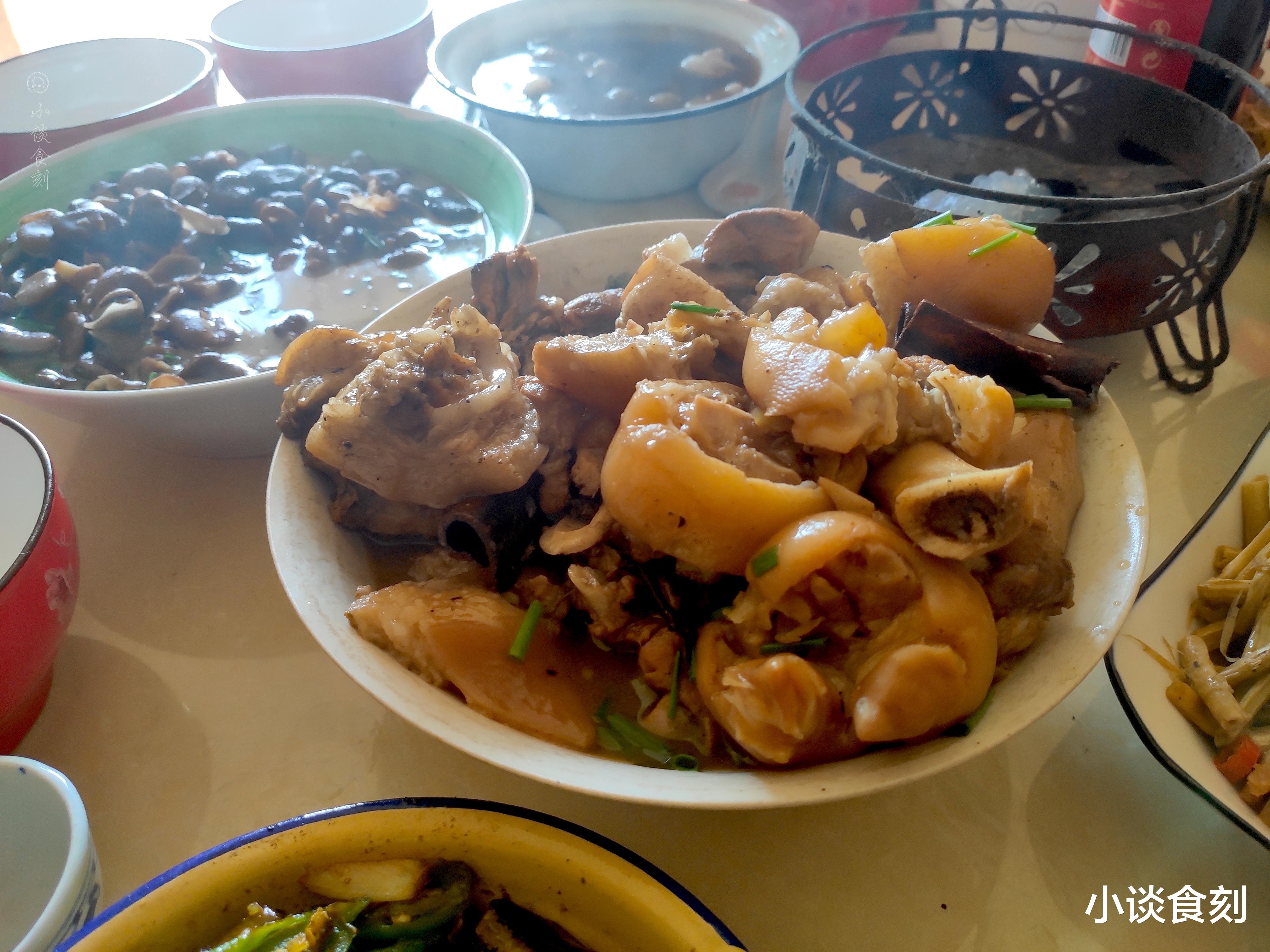 蚕豆|晒爷爷过寿的饭菜,晒到朋友圈后沸腾了,网友:老人家,好有福气