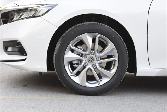 本田雅阁|帕萨特的时代结束了！4米9长，噪音接近零，30天甩出22675辆