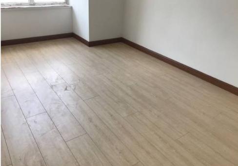 |踢脚线装错了，一条线就能毁掉整个家！看看你家装的正确吗？